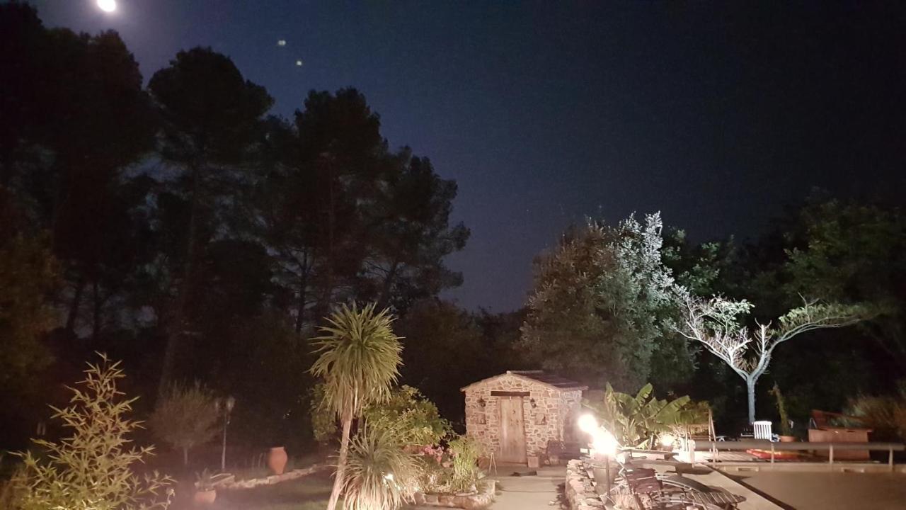 Le Jardin Des Selves Bed & Breakfast Draguignan Exterior photo